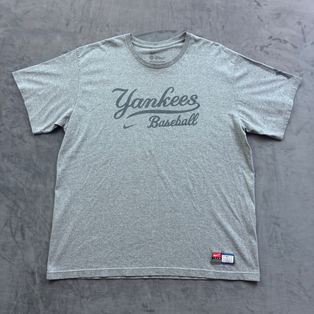 Nike Mens New York Yankees Baseball T-Shirt Gray 2XL Loose Fit MLB Tee